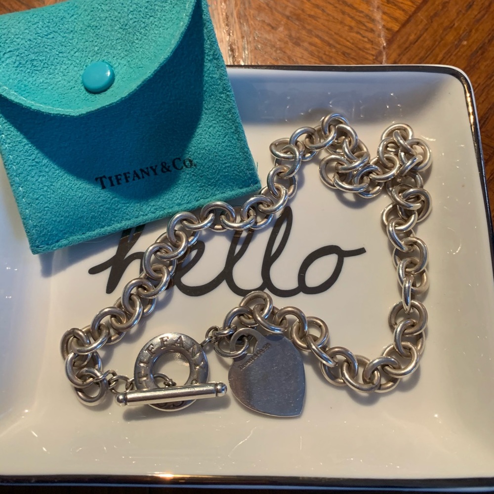 Tiffany & Co. toggle chain necklace.